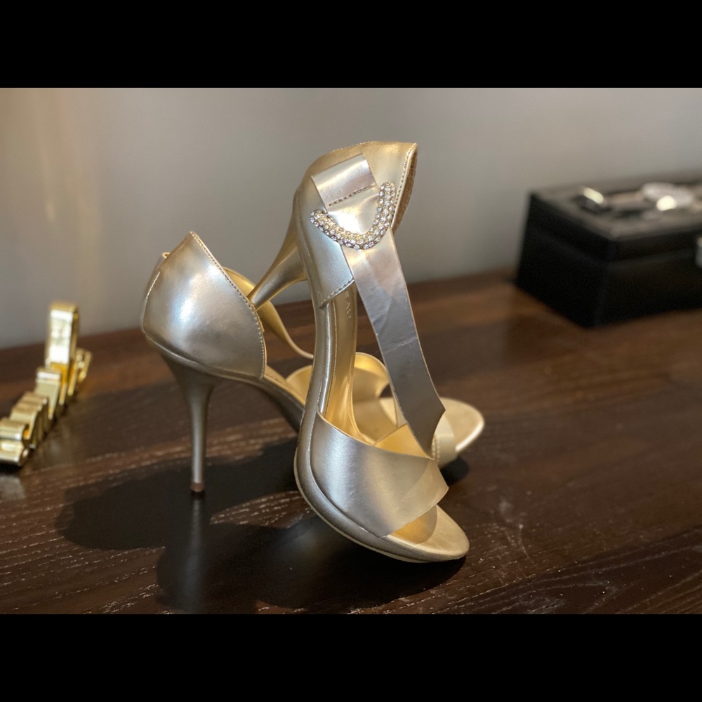 Gold heels - Picture 2 of 9